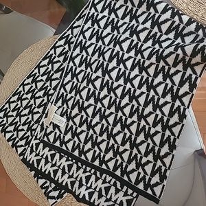 Black & cream Michael Kors scarf